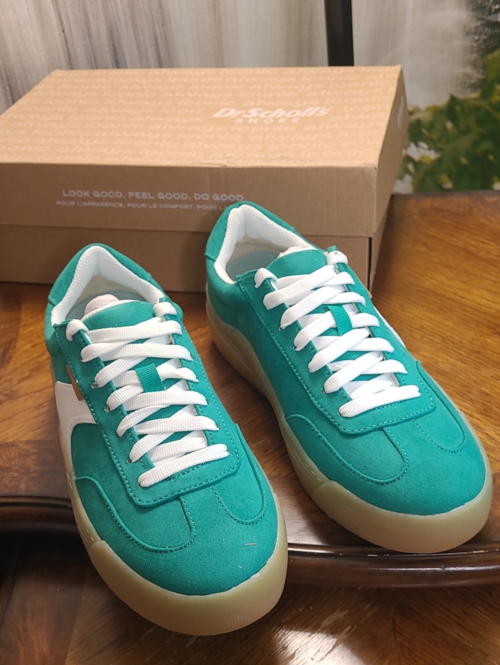 New in box! Dr Scholls Time Off Win Womens 9 Lucky Green Retro Athletic Sneakers - Picture 3 of 9